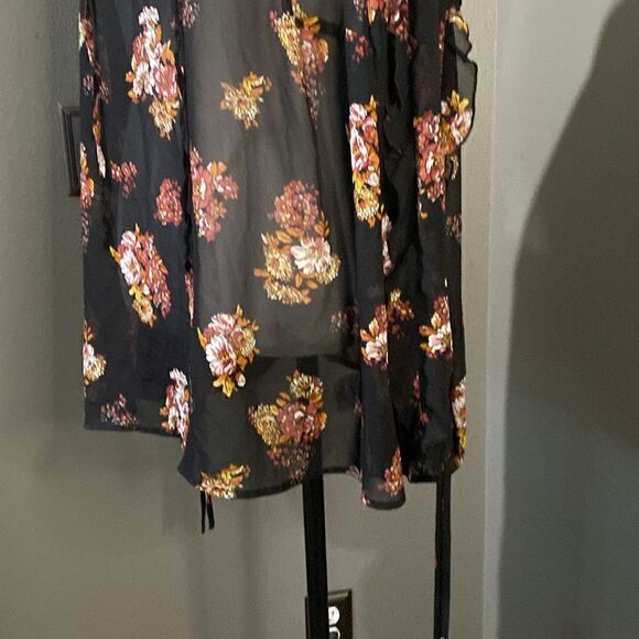 Modcloth Sheer Floral Ruffle Long sleeve Blouse - Picture 4 of 12